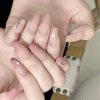 ネイル Queens 榊 まおのネイルデザイン