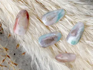 ミディアム ネイル ツメトマツゲ .のネイルデザイン