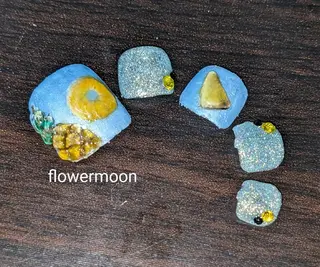 ネイル フラワー ムーンのネイルデザイン