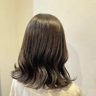 ミディアム 岡本 彩香のヘアスタイル