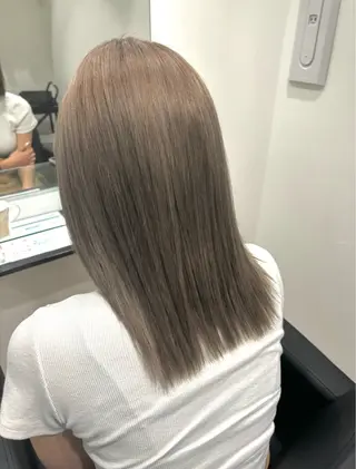 セミロング カラー Yuzu️🫧/艶 ハイトーン/韓国ヘアのヘアスタイル