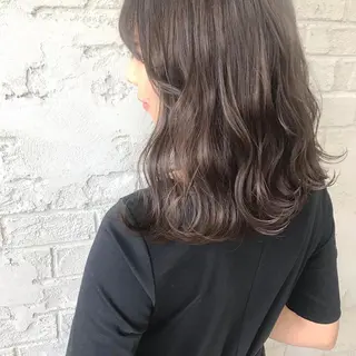 セミロング カラー オリーブ/アッシュ やわらか透明感カラーのヘアスタイル