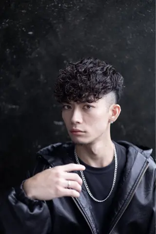 ショート パーマ メンズ フェザーパーマ職人 🪶ryosukeのヘアスタイル