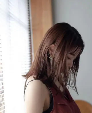 ミディアム カラー THE DAY所属・AKI HASHIMOTOのヘアスタイル