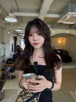 ロング Maho/海外 レイヤー/ハイトーンのヘアスタイル