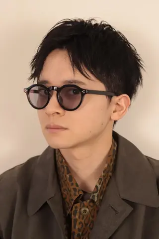 メンズ メンズ ヘアメイク  ハイトーン キャロのヘアスタイル