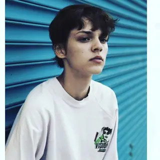 ショート pole/apartment所属・💓パーマ，💗 レイヤーカットのヘアスタイル