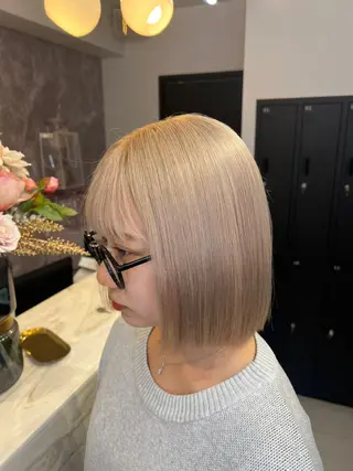 ショート カラー ハイトーン/髪質改善 🦋岩渕かすが🖤のヘアスタイル