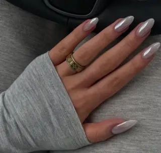 ネイル 高木 維麗絲のネイルデザイン