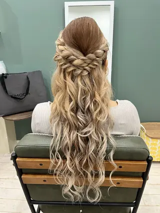 ロング ヘアアレンジ M.arc 【マーキ】のヘアスタイル