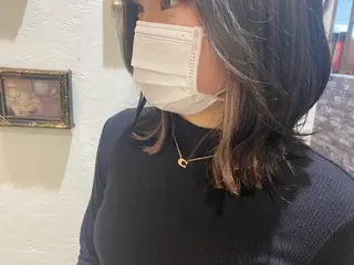 ミディアム カラー 新谷 桃子のヘアスタイル