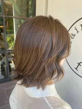 ミディアム カラー 川越 輝梨奈のヘアスタイル