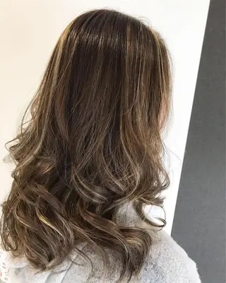 カラー 🔹TOMO🔹 圧倒的経験値🔹のヘアスタイル