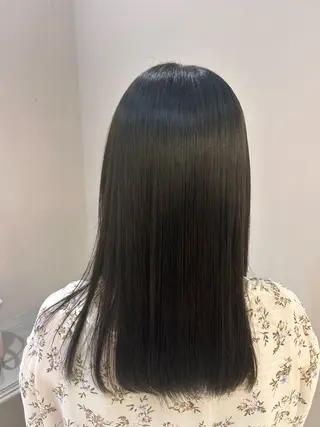 セミロング カラー 谷 花音のヘアスタイル