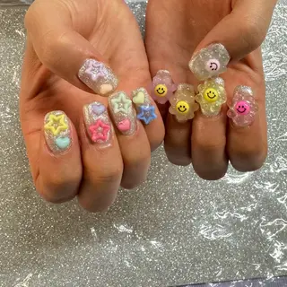 ネイル VIERU 🌈🎀💖のネイルデザイン