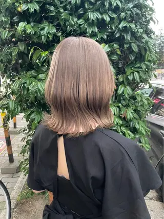 ミディアム カラー akane .のヘアスタイル