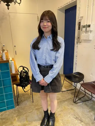 ロング カラー MIOベージュカラー 柔らかいカラーのヘアスタイル