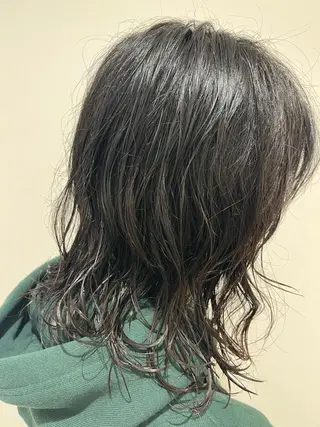 ミディアム パーマ 🐺ウルフ× ハイトーン🐺MOEのヘアスタイル