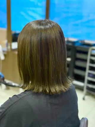 ミディアム カラー ZELE一社所属・酒井 理沙のヘアスタイル