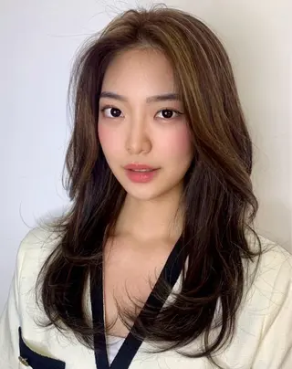 ロング カラー TORi 三宮店所属・外国人風レイヤー／ SHOKUのヘアスタイル