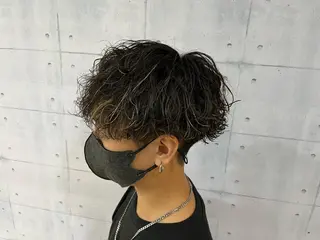 ミディアム パーマ メンズ 韓国風メンズ/毛流れ ヘアなら須田龍世のヘアスタイル