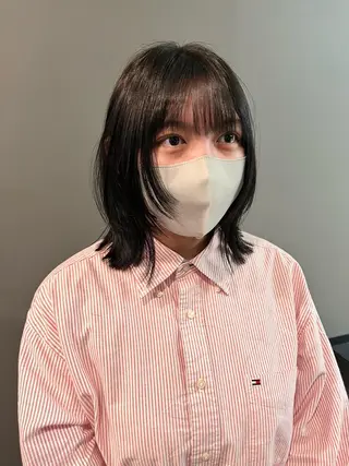 ミディアム NERO 眞下秋歩のヘアスタイル