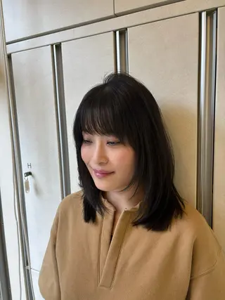 ミディアム Iris by artina 武蔵小杉店【イリス バイ アルティナ】所属・🎼レイヤー/顔周り カット/nene♬のヘアスタイル