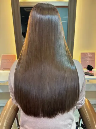 ロング タツキ／レイヤー／ パーマ／艶カラーのヘアスタイル