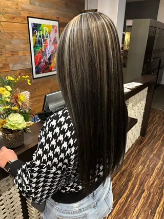 ロング トヨシマ シュウトのヘアスタイル