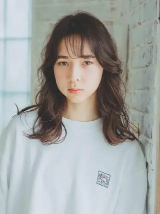 カラー パーマ ヘアアレンジ セミロング 🐬似合わせ🦈 佐々田 桜江のヘアスタイル