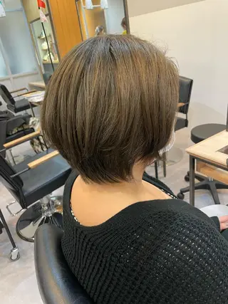 ショート カラー akane .のヘアスタイル