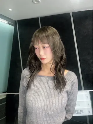 セミロング カラー ✩.*Aise⟡.· 艶カラー🐈‍⬛🩶のヘアスタイル