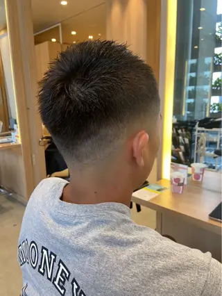 ショート メンズ UNIXマークイズみなとみらい所属・上杉 茉広のヘアスタイル