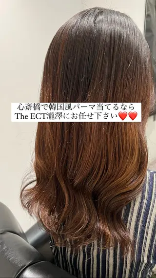 セミロング カラー パーマ コテ巻き風パーマ 韓国風パーマ 無重力のヘアスタイル