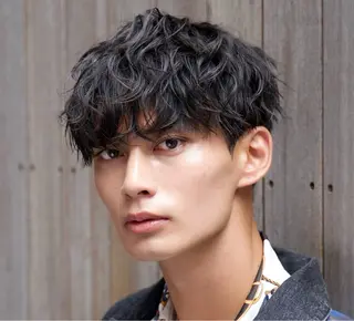 パーマ バレイヤージュ ／ ユウイのヘアスタイル