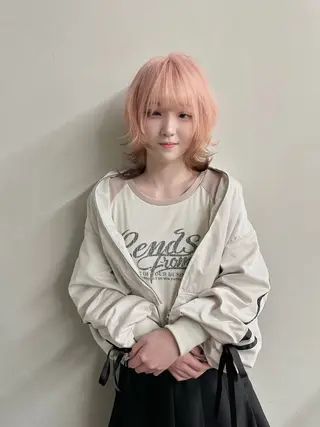 ミディアム カラー ウルフとハイトーン みっちー✂️のヘアスタイル