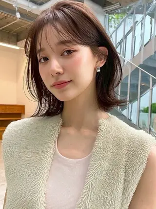 ミディアム 越川 友美子のヘアスタイル