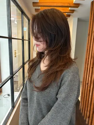 ロング リカ/ハイトーン ・オリーブ🍀のヘアスタイル