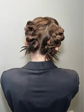 ヘアアレンジ 柔らかブラウン/顔周 りレイヤー♡ユウシのヘアスタイル