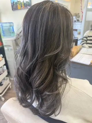 ロング カラー 鶴見 和美のヘアスタイル