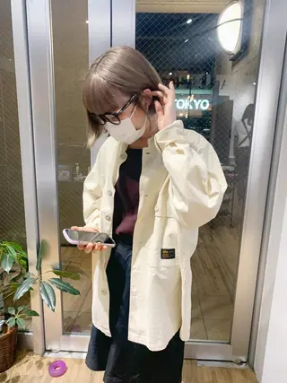 ショート カラー ミルクティーベージュ ブリーチ 店長 清水のヘアスタイル