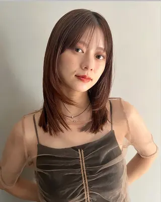 ミディアム 吉田 愛美のヘアスタイル