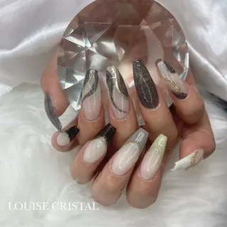 ネイル LOUISE CRYSTALのネイルデザイン