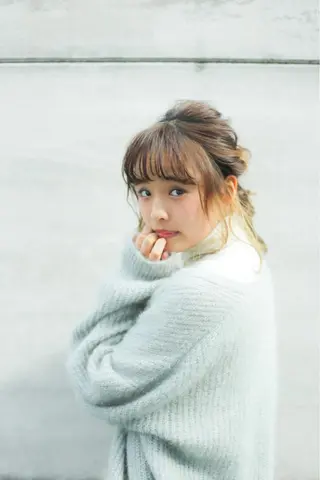 セミロング カラー ヘアアレンジ オーストヘアージジ所属・TAI透明カラー 柔らかい縮毛矯正のヘアスタイル