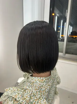 ショート あやめ🪽 オリーブ/ハイトーンのヘアスタイル