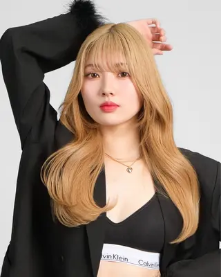 ロング ブリーチなしカラー ダブルカラーエクステのヘアスタイル