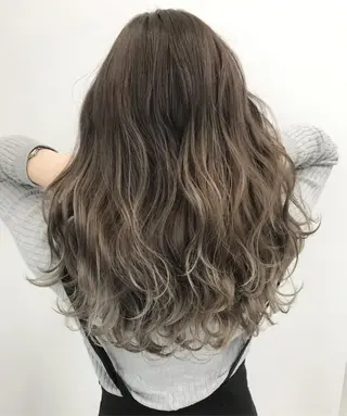 セミロング カラー ヘアアレンジ 【公式】amble luxe池袋東口🩷のヘアスタイル