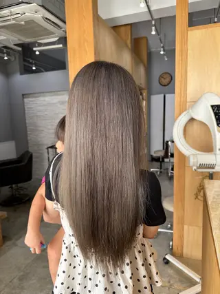 ミディアム miloc MOMOKAのヘアスタイル