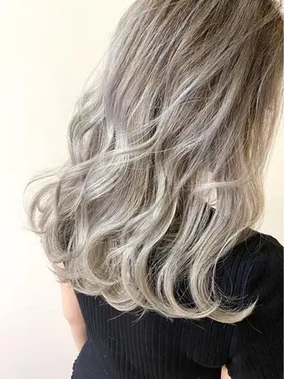 ロング カラー 服部 樹季のヘアスタイル