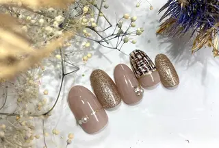 ミディアム ピュアネイル& オンディーヌのネイルデザイン